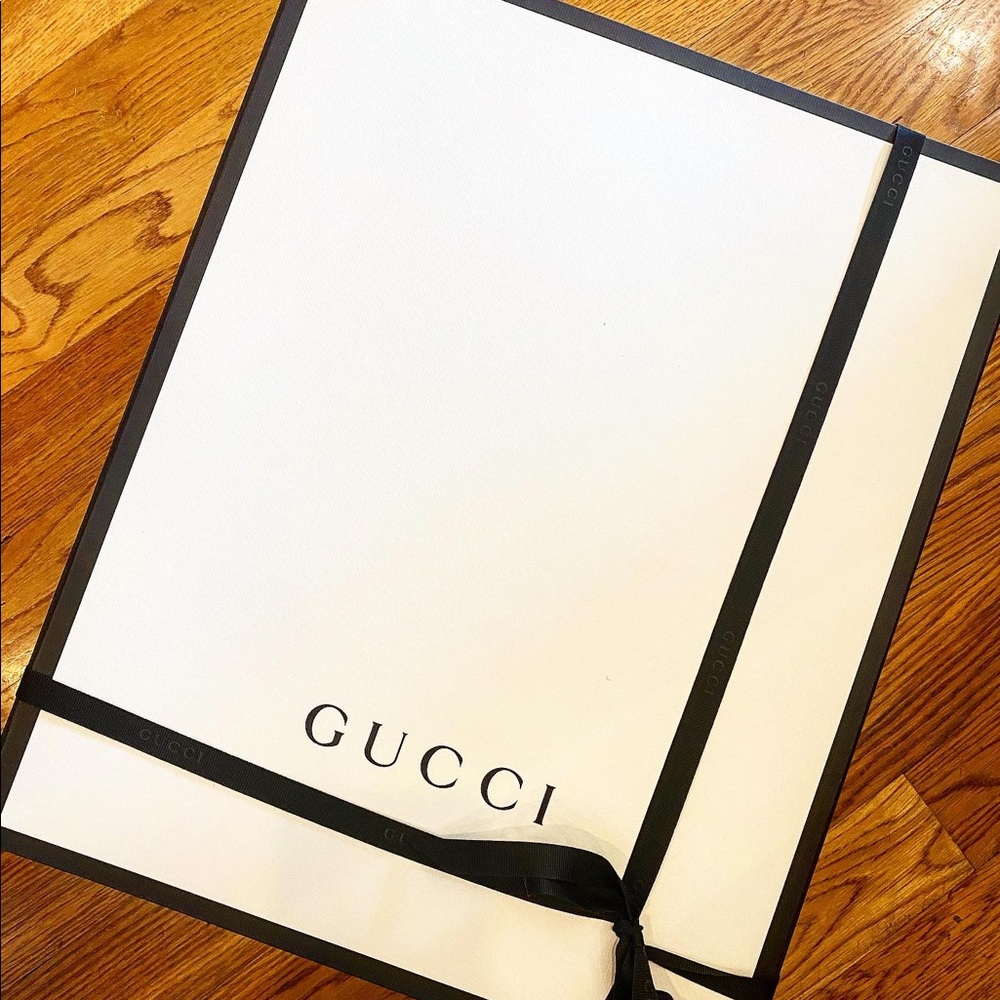 💯 Authentic Gucci extra large gift box